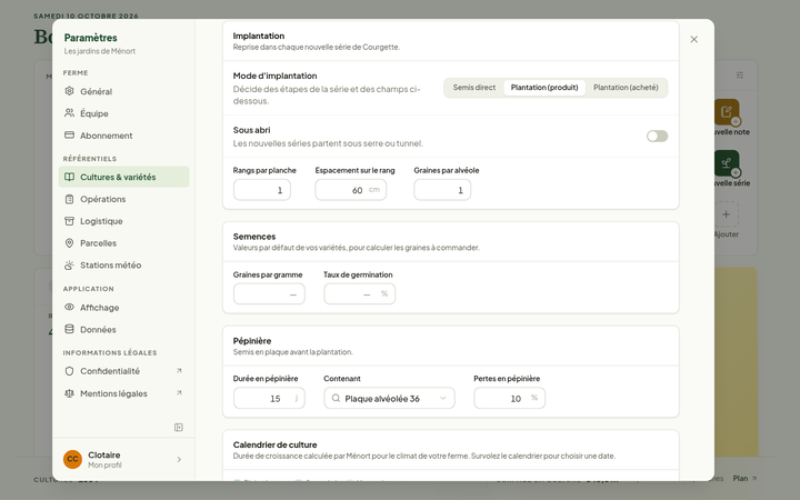 Fiche de la courgette dans Paramètres, mode d'implantation « Plantation (produit) » : « Rangs par planche » à 1, « Espacement sur le rang » à 60 cm, « Graines par alvéole » à 1, puis la section « Pépinière » avec « Durée en pépinière » (15 j), « Contenant » (Plaque alvéolée 36) et « Pertes en pépinière » (10 %)