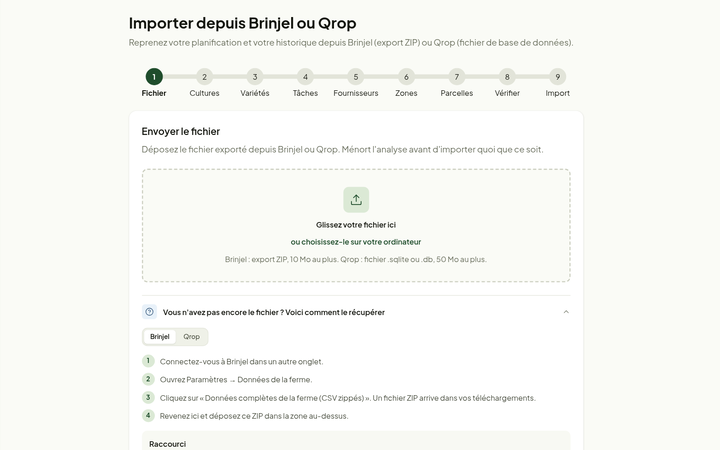 L'étape « Fichier » de l'assistant d'import : la barre des neuf étapes, la zone « Glissez votre fichier ici », puis l'aide dépliée sur Brinjel, en quatre étapes