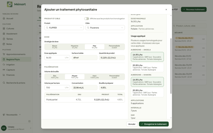 Fenêtre « Ajouter un traitement phytosanitaire » remplie, vue en défilement : le produit FLiPPER, la cible « Pucerons », la stratégie de dose « Max » avec la dose appliquée, la section « Pulvérisation » et, à droite, la fiche du produit avec « Usage appliqué » et les délais